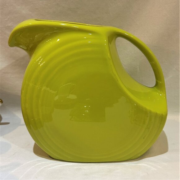 Fiestaware Fiesta Large Lemongrass Chartreuse Disk Pitcher 67oz - Picture 1 of 7